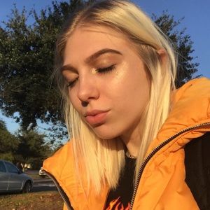 Meet your Posher, Madeleine